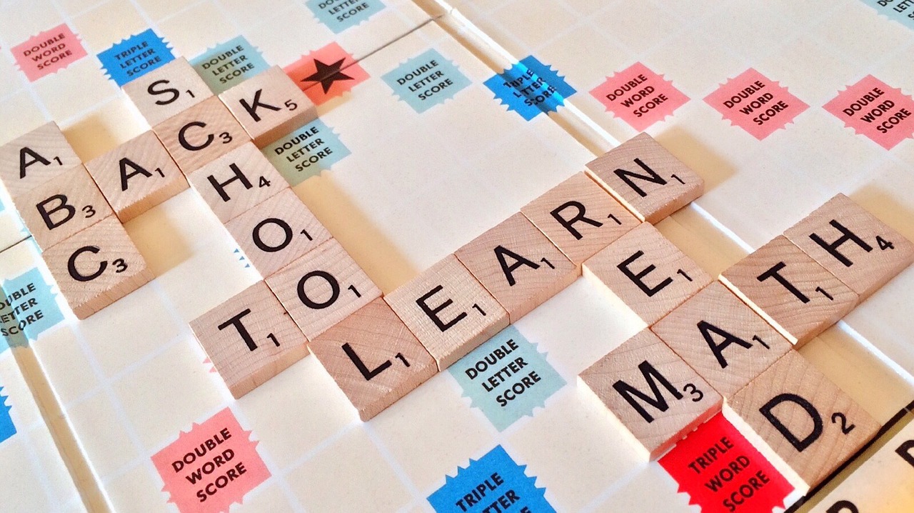 Tecniche e strategie per migliorare il vocabolario linguistico Gioco scrubble con parole in inglese