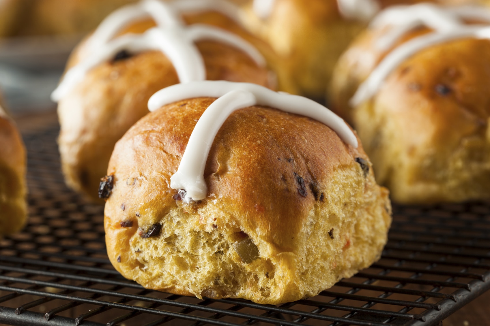 Viaggio tra le tradizioni di Pasqua nel mondo Brioches tipiche inglesi Giovedì Santo
