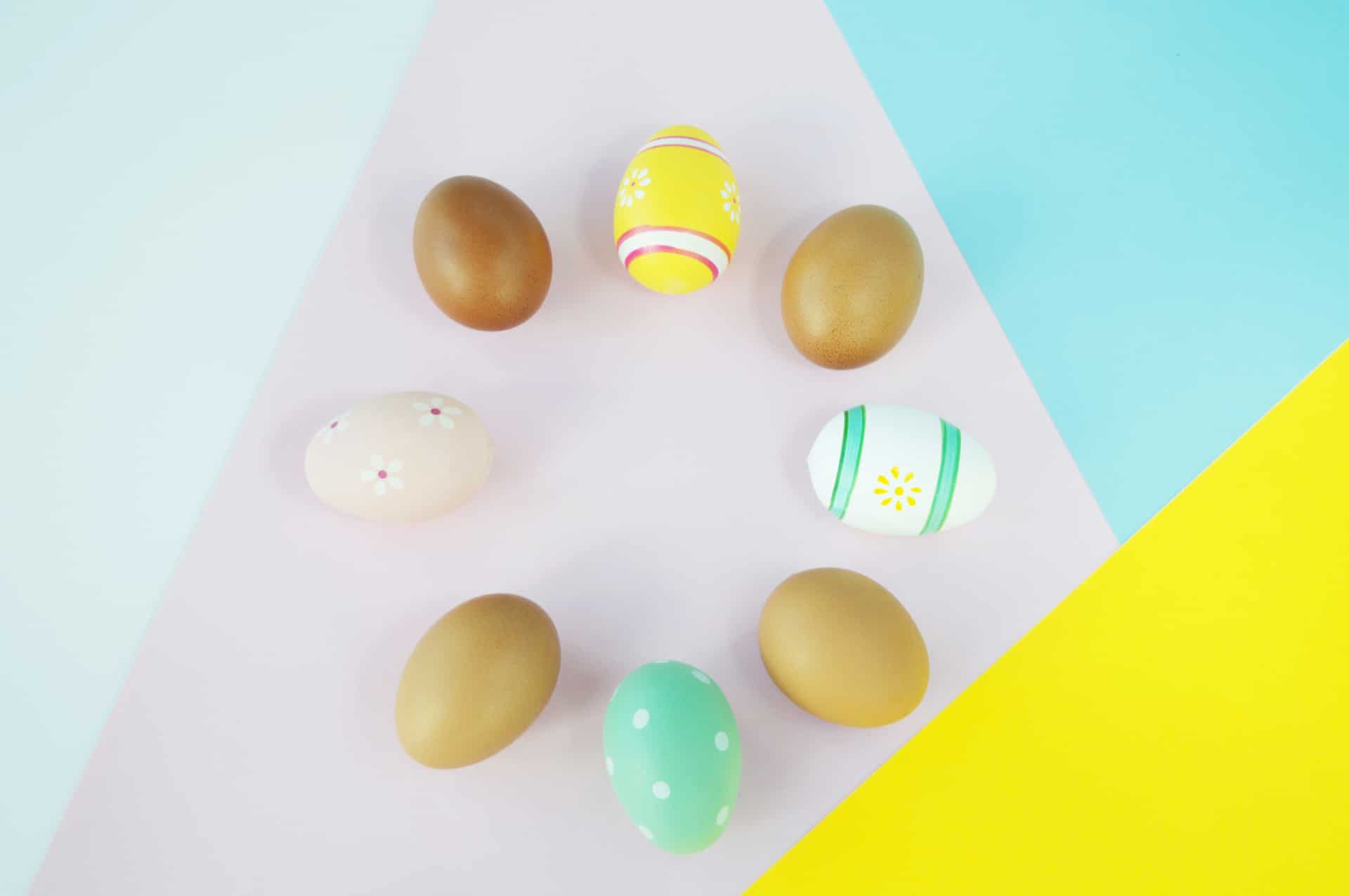 Tutto quello che c'è da sapere (in inglese) sulla Pasqua uova di pasqua colorate