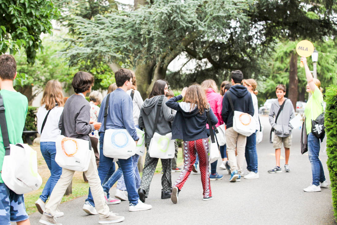 Vacanze studio: tutto quello che c'è da sapere Gruppo di ragazzi in vacanza studio
